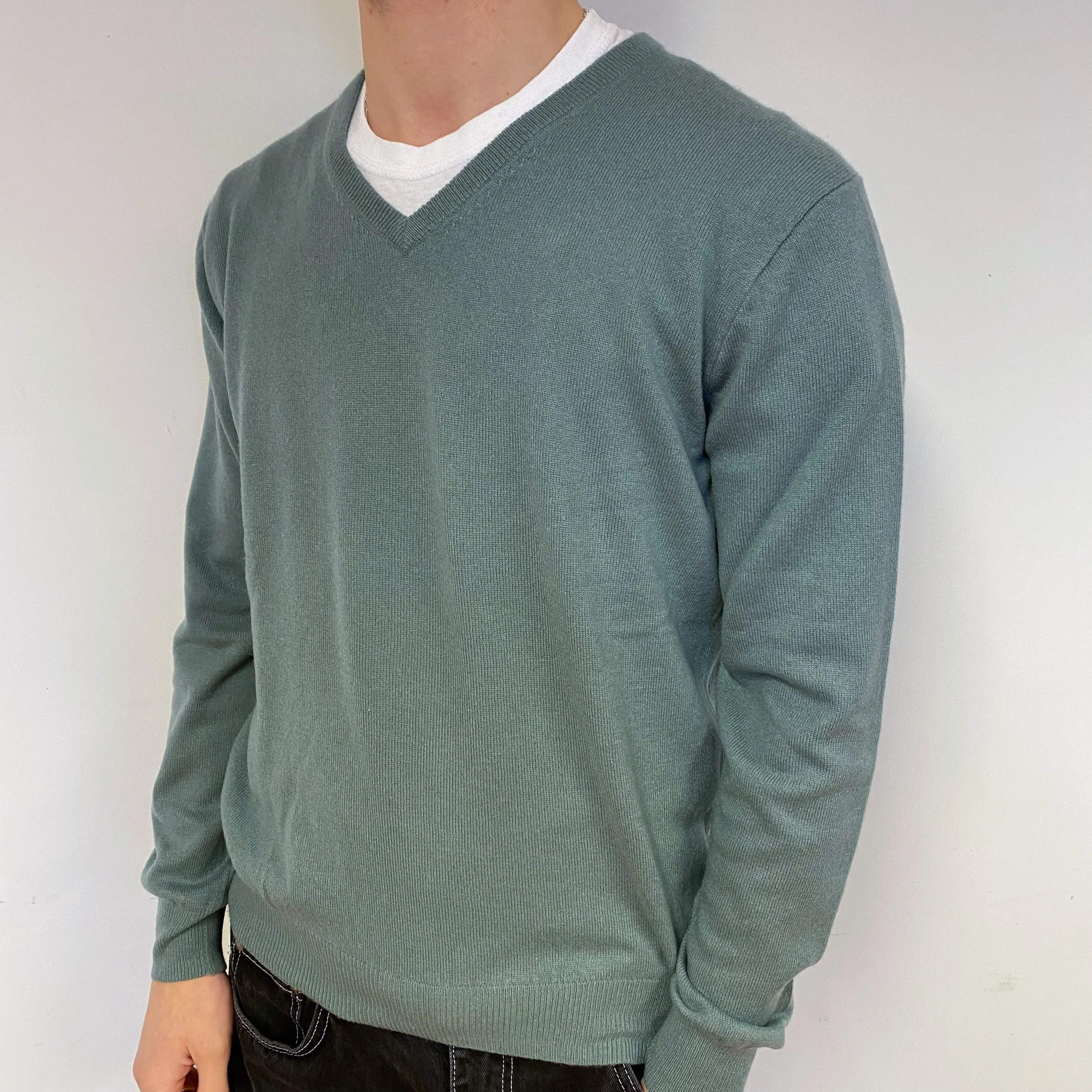 Men’s Muted Green Cashmere V-Neck Jumper Medium