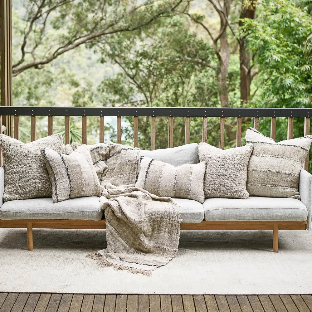 Retreat Throw - Natural/Ivory/Black