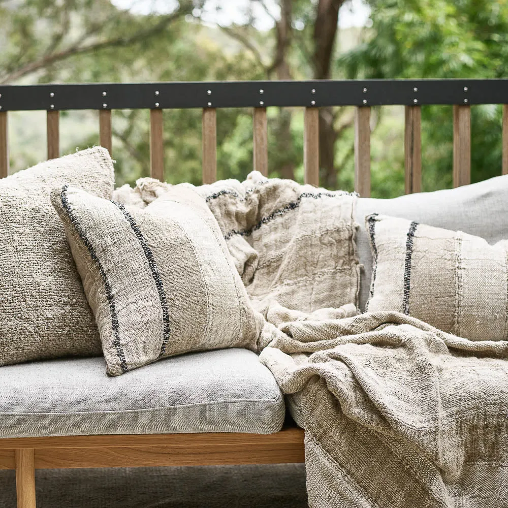 Retreat Throw - Natural/Ivory/Black