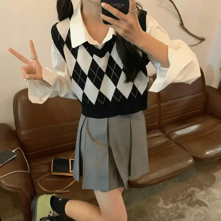 Stylish Women’s Plaid Vest – Knitted Sleeveless Crop Top for Autumn Outfits