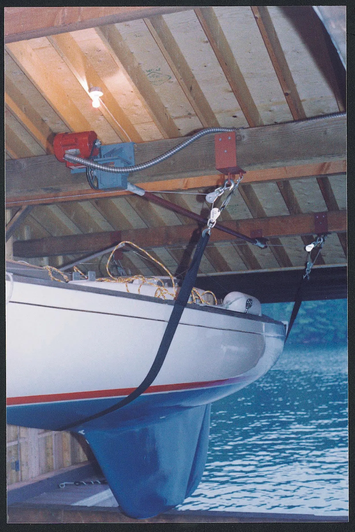 Wet Slip Boat Lifts AS7000