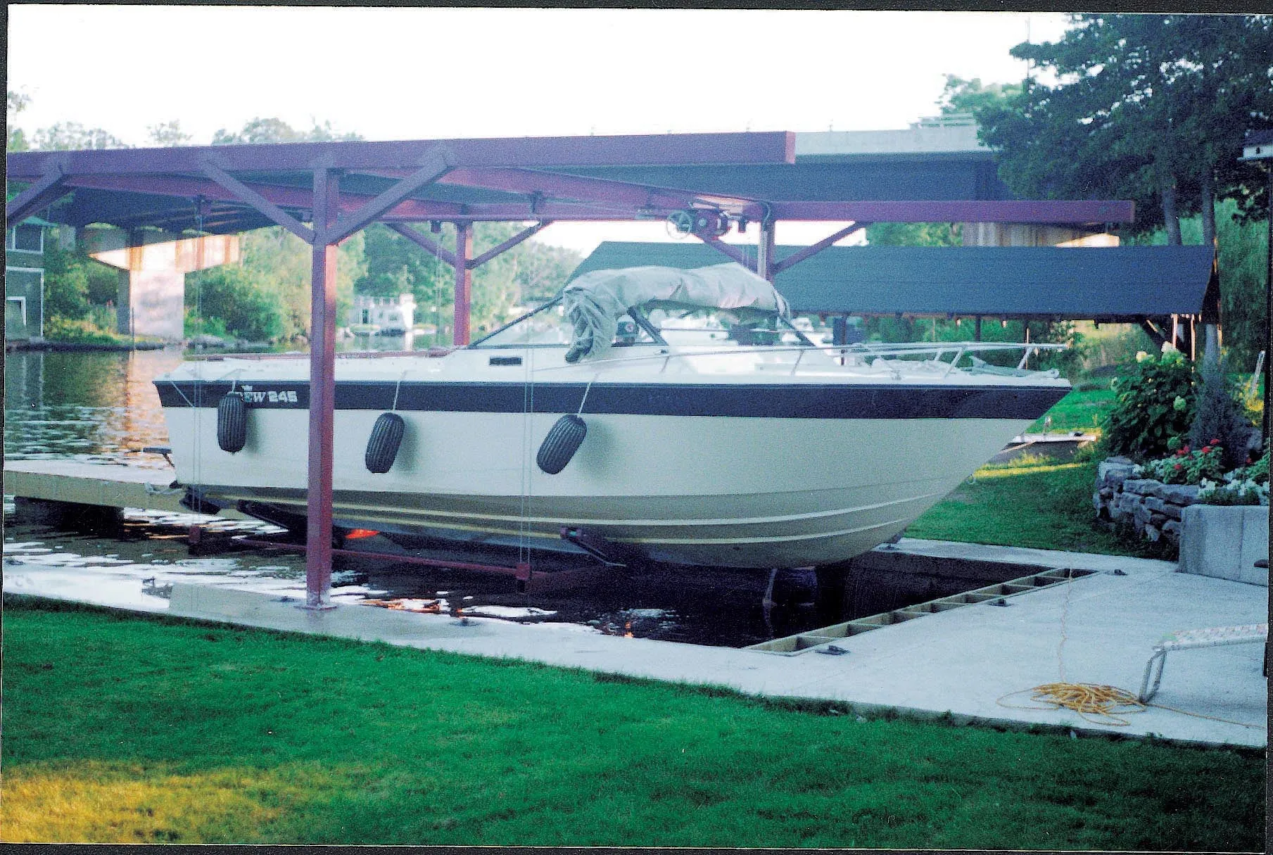 Wet Slip Boat Lifts AS7000