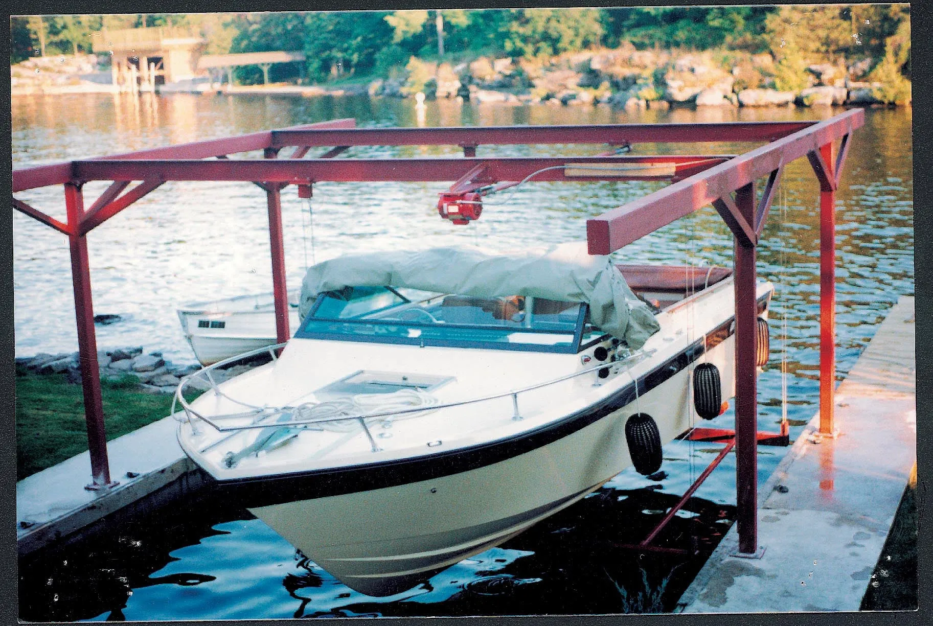 Wet Slip Boat Lifts AS7000